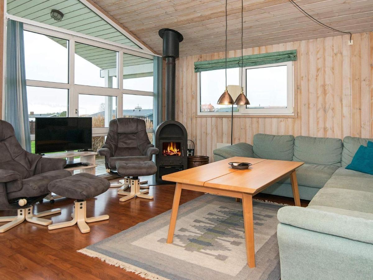 8 Person Holiday Home In R Nde Rønde Esterno foto